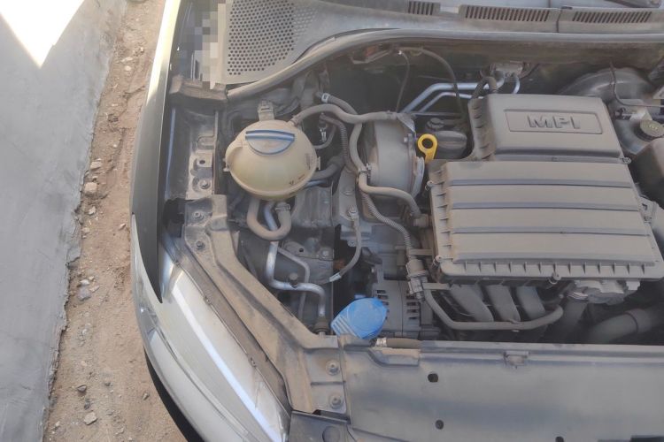 Used Volkswagen Santana 2015 1.4L Manual Fashion Edition Engine Bay Right