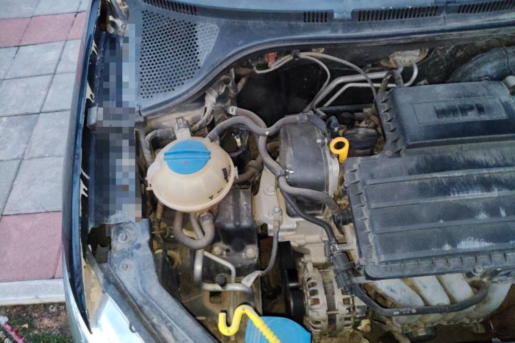Used Volkswagen Santana 2015 1.6L Manual Comfort Edition Engine Bay Right