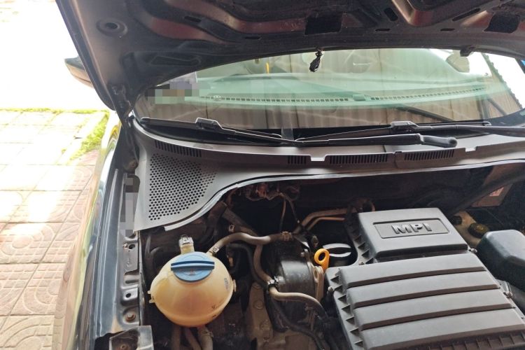 Used Volkswagen Santana 2015 1.6L Automatic Comfort Edition Engine Bay Right