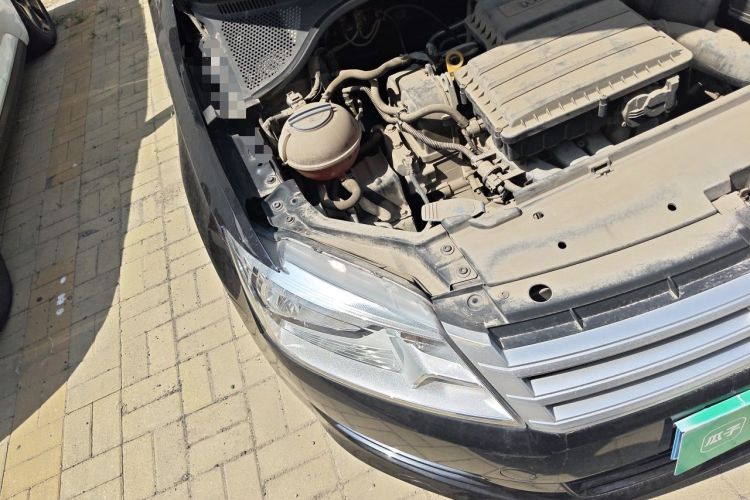 Used Volkswagen Santana 2015 1.6L Automatic Fashion Edition Engine Bay Right