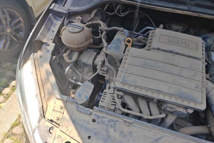 Used Volkswagen Santana 2015 1.4L Manual Fashion Edition Engine Bay Right