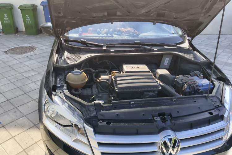 Used Volkswagen Santana 2015 1.4L Manual Fashion Edition Engine Bay Right