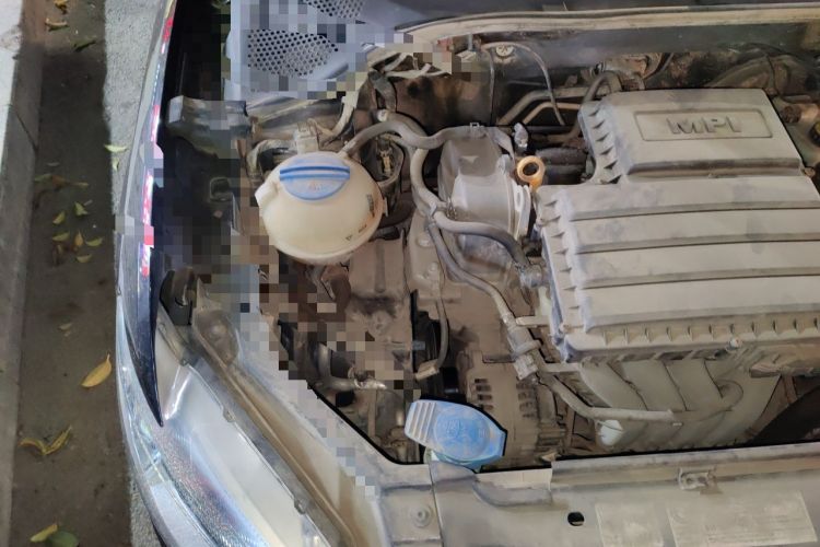 Used Volkswagen Santana 2015 1.6L Manual Comfort Edition Engine Bay Right