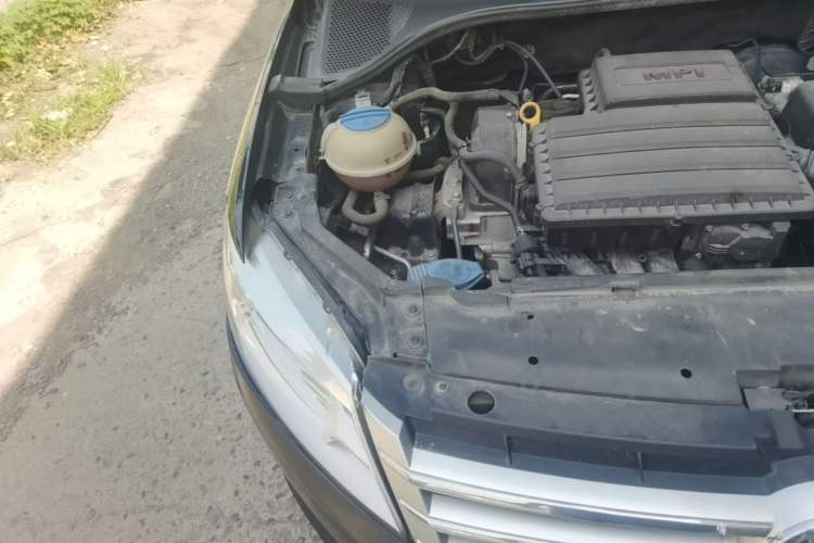 Used Volkswagen Santana 2015 1.6L Manual Comfort Edition Engine Bay Right