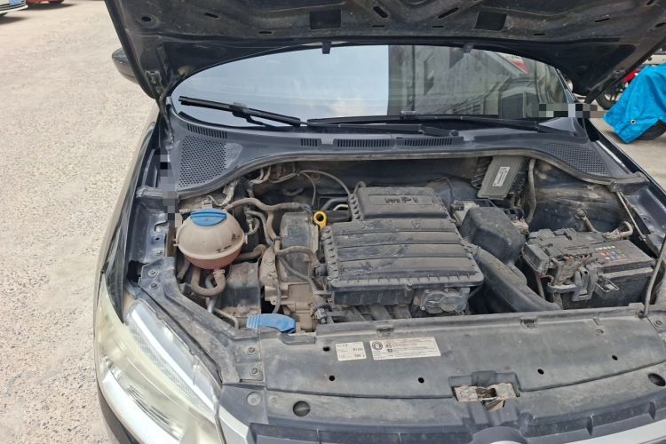 Used Volkswagen Santana 2015 1.4L Manual Comfort Edition Engine Bay Right