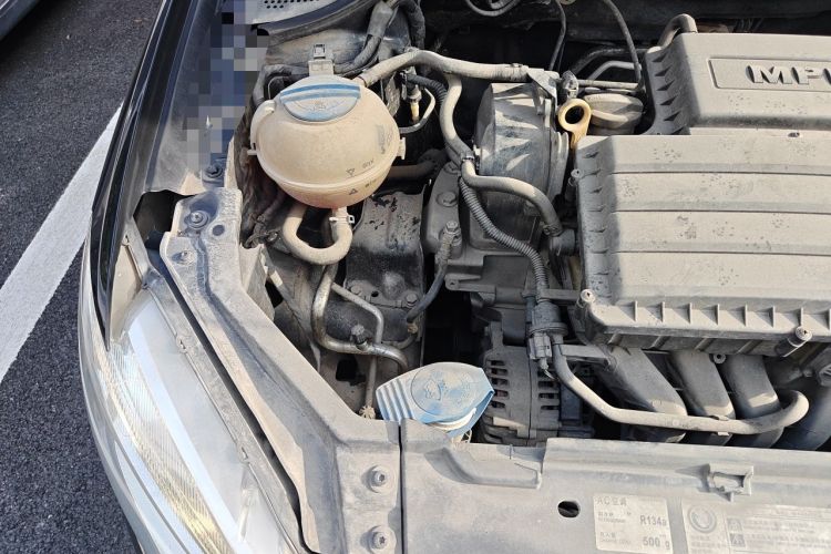 Used Volkswagen Santana 2015 1.6L Manual Fashion Edition Engine Bay Right