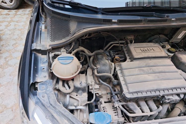 Used Volkswagen Santana 2015 1.6L Automatic Comfort Edition Engine Bay Right