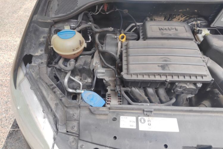 Used Volkswagen Santana 2015 1.6L Automatic Fashion Edition Engine Bay Right