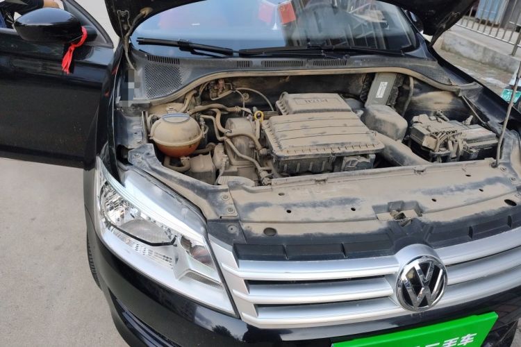 Used Volkswagen Santana 2015 1.6L Manual Fashion Edition Engine Bay Right