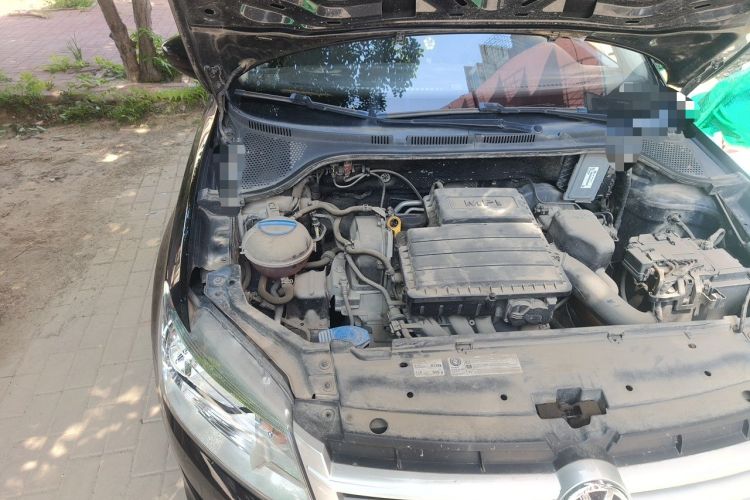 Used Volkswagen Santana 2015 1.6L Manual Fashion Edition Engine Bay Right