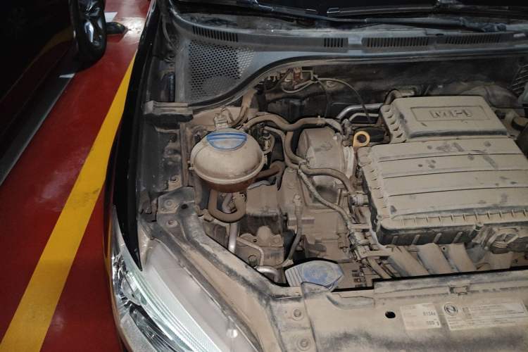 Used Volkswagen Santana 2015 1.6L Automatic Fashion Edition Engine Bay Right