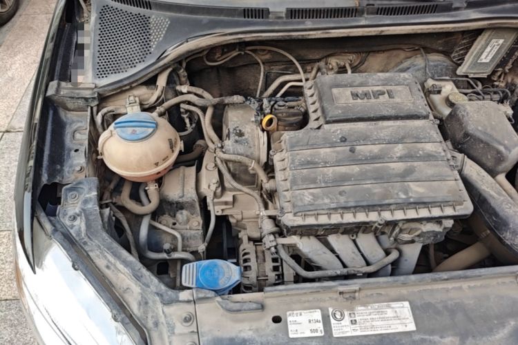 Used Volkswagen Santana 2015 1.6L Manual Comfort Edition Engine Bay Right