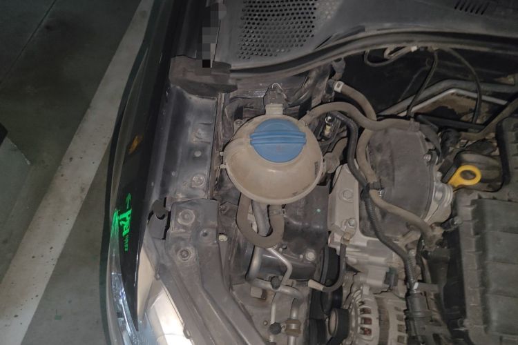 Used Volkswagen Santana 2015 1.6L Automatic Comfort Edition Engine Bay Right