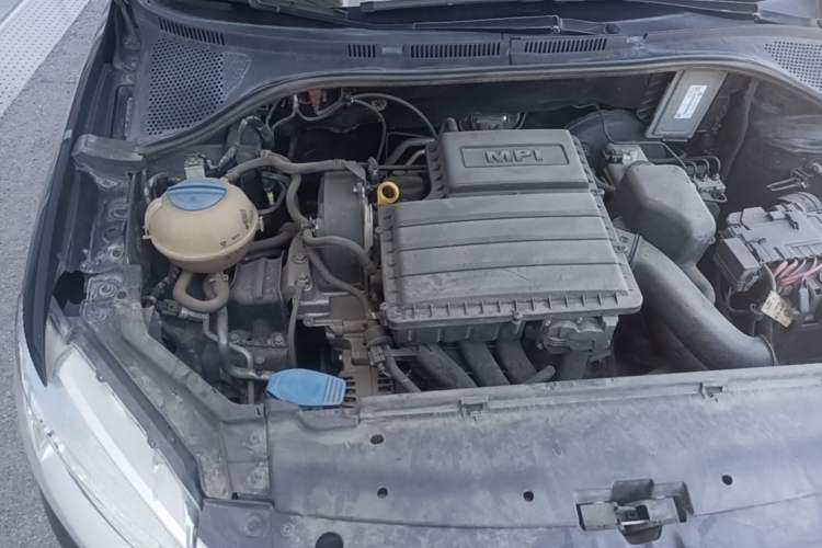 Used Volkswagen Santana 2015 1.6L Manual Fashion Edition Engine Bay Right
