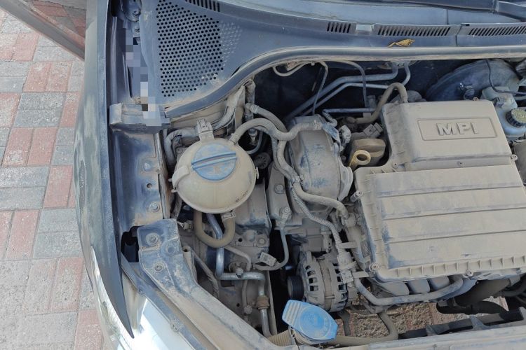 Used Volkswagen Santana 2015 1.6L Manual Comfort Edition Engine Bay Right