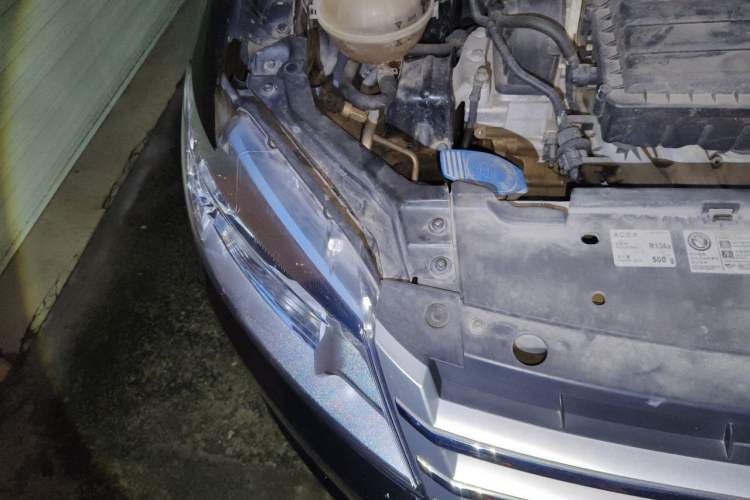 Used Volkswagen Santana 2015 1.6L Automatic Comfort Edition Engine Bay Right