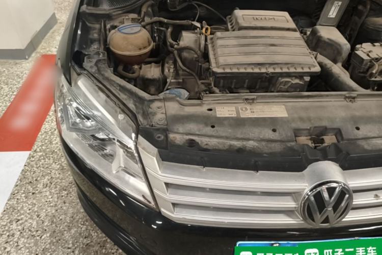 Used Volkswagen Santana 2015 1.6L Manual Fashion Edition Engine Bay Right