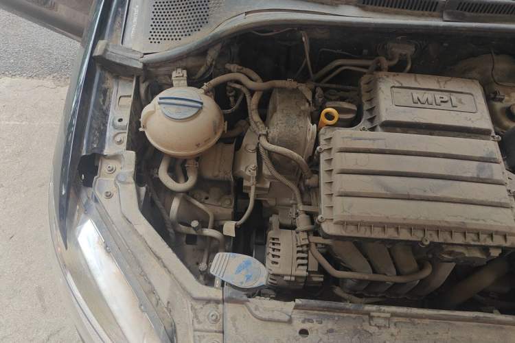 Used Volkswagen Santana 2015 1.6L Automatic Comfort Edition Engine Bay Right
