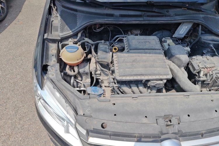 Used Volkswagen Santana 2015 1.4L Manual Comfort Edition Engine Bay Right