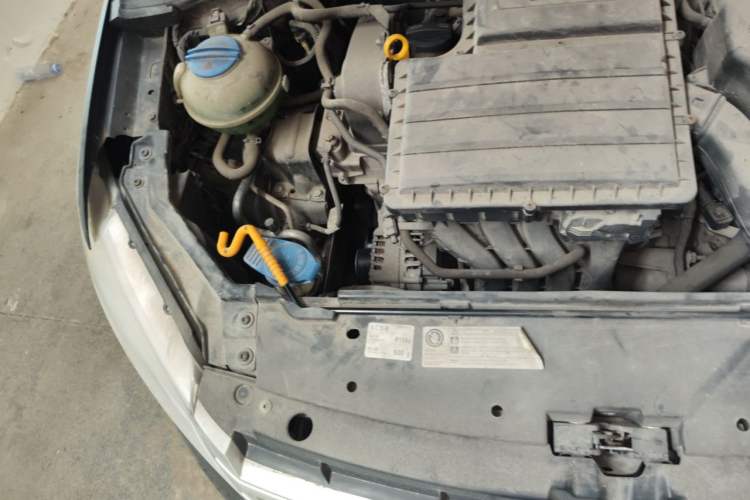 Used Volkswagen Santana 2015 1.4L Manual Fashion Edition Engine Bay Right