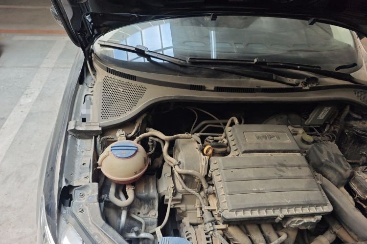 Used Volkswagen Santana 2015 1.4L Manual Fashion Edition Engine Bay Right