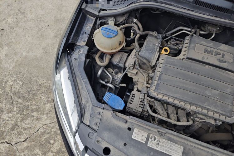 Used Volkswagen Santana 2015 1.4L Manual Comfort Edition Engine Bay Right
