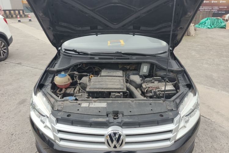 Used Volkswagen Santana 2015 1.6L Automatic Fashion Edition Engine Bay
