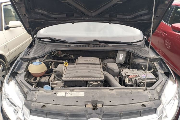 Used Volkswagen Santana 2015 1.6L Manual Comfort Edition Engine Bay