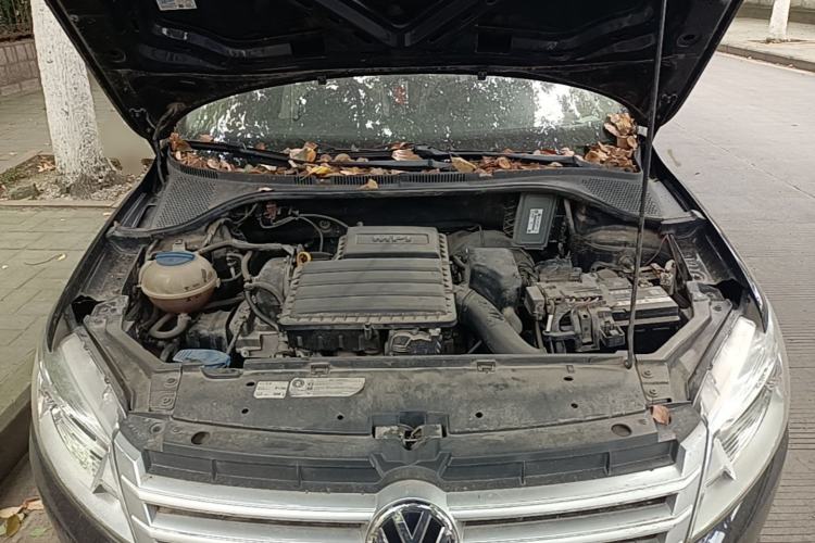 Used Volkswagen Santana 2015 1.6L Manual Fashion Edition Engine Bay