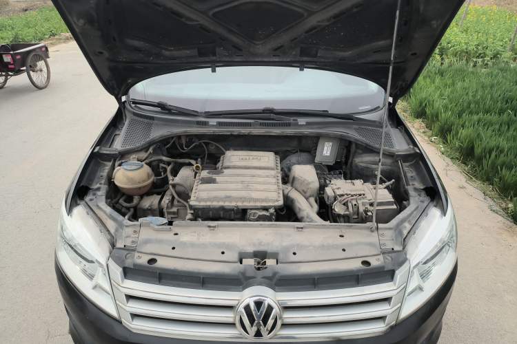 Used Volkswagen Santana 2015 1.6L Manual Comfort Edition Engine Bay