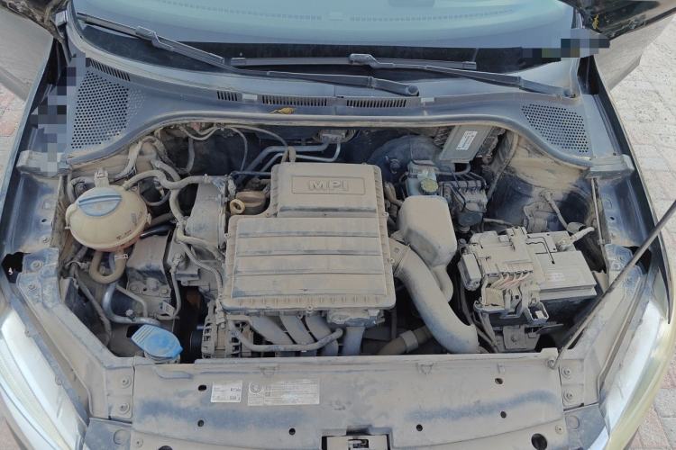 Used Volkswagen Santana 2015 1.6L Manual Comfort Edition Engine Bay