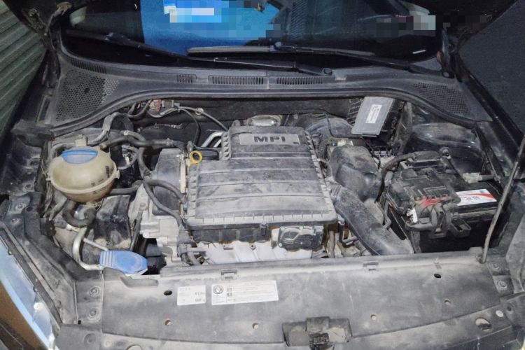 Used Volkswagen Santana 2015 1.6L Automatic Comfort Edition Engine Bay