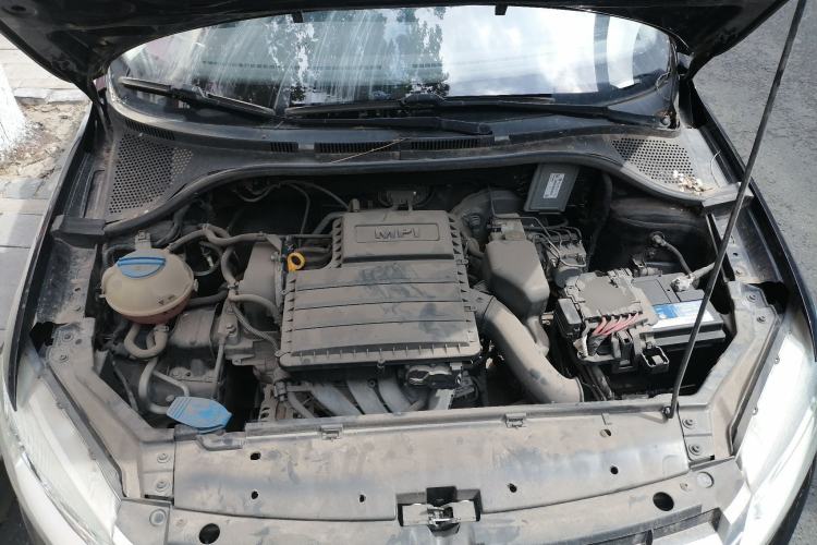 Used Volkswagen Santana 2015 1.6L Manual Fashion Edition Engine Bay