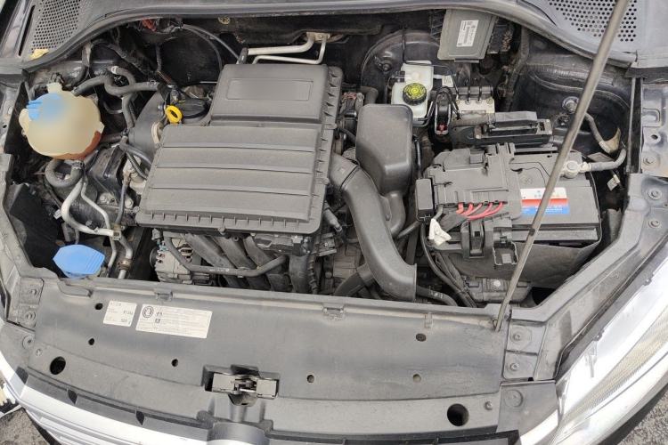 Used Volkswagen Santana 2015 1.6L Automatic Fashion Edition Engine Bay