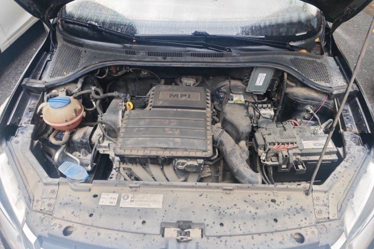 Used Volkswagen Santana 2015 1.6L Manual Fashion Edition Engine Bay
