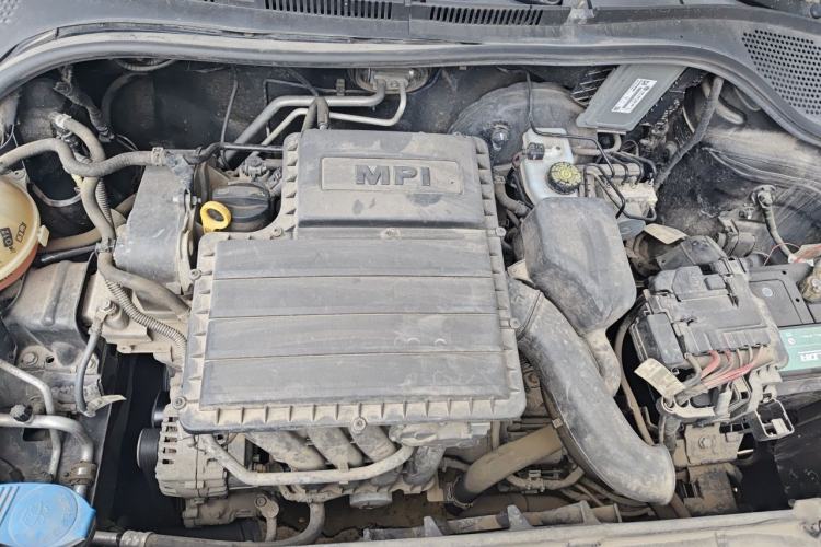 Used Volkswagen Santana 2015 1.4L Manual Comfort Edition Engine Bay