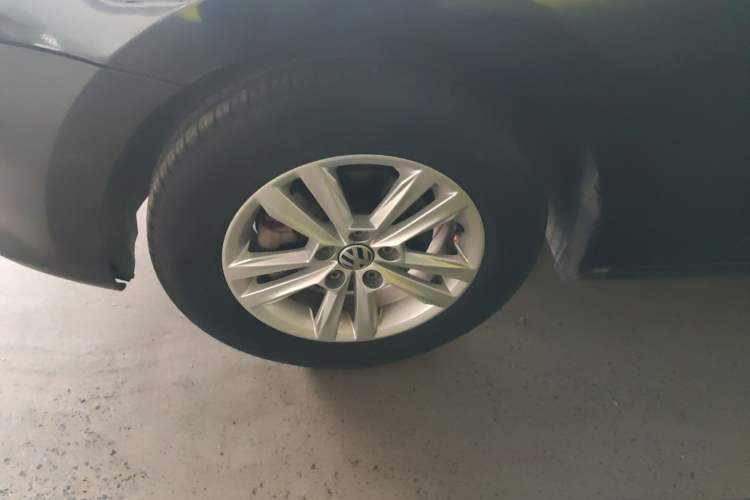 Used Volkswagen Santana 2015 1.6L Automatic Fashion Edition Exterior 2