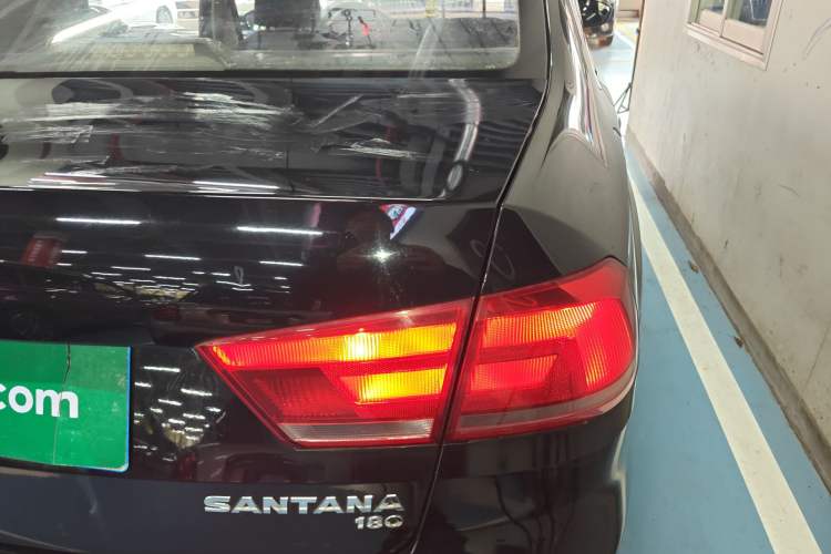 Used Volkswagen Santana 2015 1.6L Automatic Fashion Edition Exterior 3