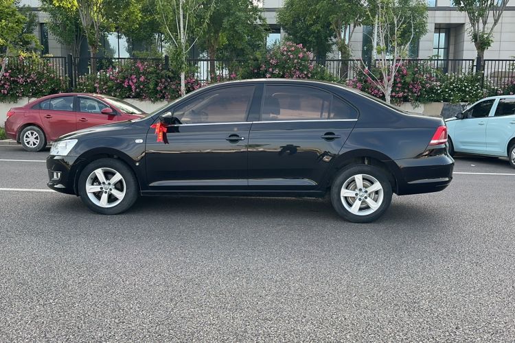Used Volkswagen Santana 2015 1.6L Manual Comfort Edition Exterior 4