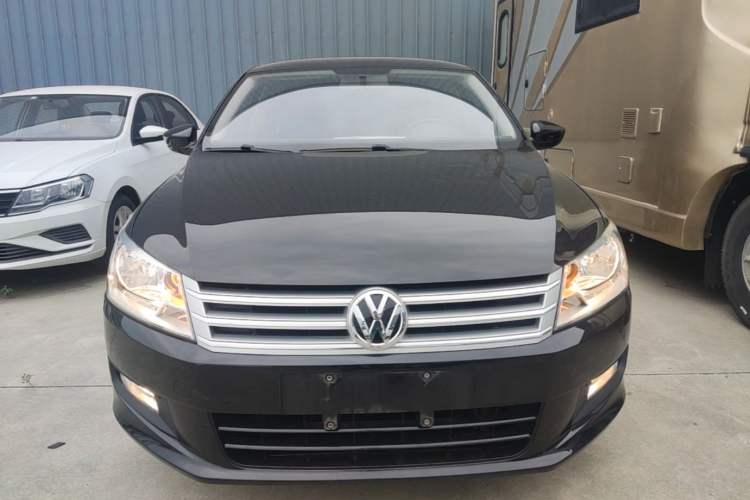 Used Volkswagen Santana 2015 1.6L Manual Comfort Edition Front