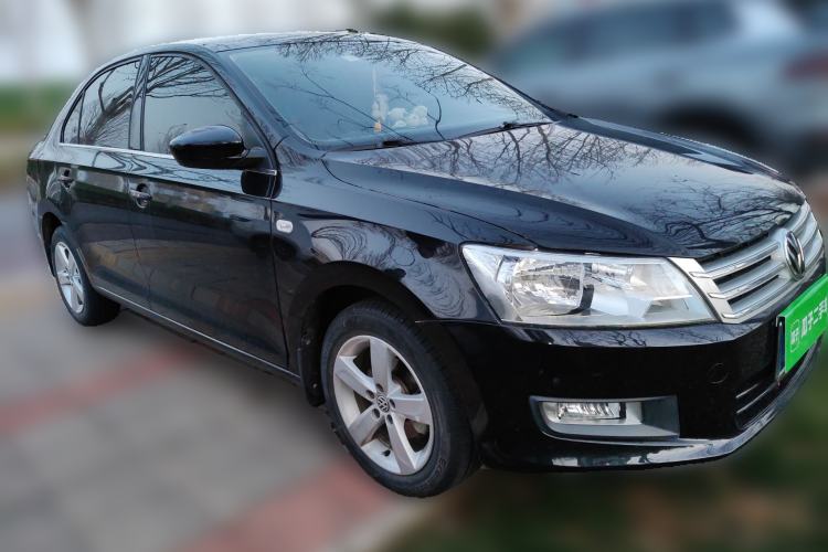 Used Volkswagen Santana 2015 1.6L Manual Comfort Edition Front Right 45 Deg