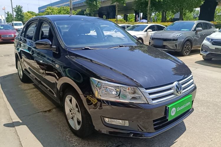 Used Volkswagen Santana 2015 1.6L Automatic Comfort Edition Front Right 45 Deg