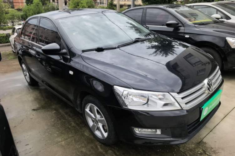 Used Volkswagen Santana 2015 1.6L Automatic Comfort Edition Front Right 45 Deg
