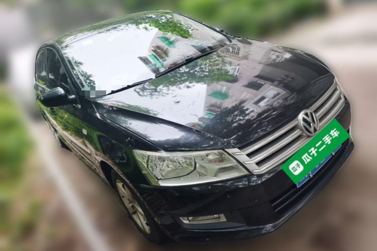 Used Volkswagen Santana 2015 1.6L Automatic Comfort Edition Front Right 45 Deg