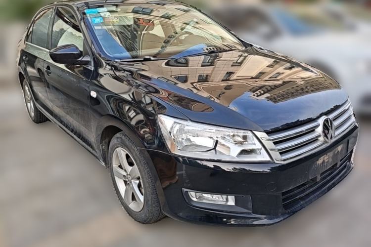 Used Volkswagen Santana 2015 1.6L Manual Comfort Edition Front Right 45 Deg