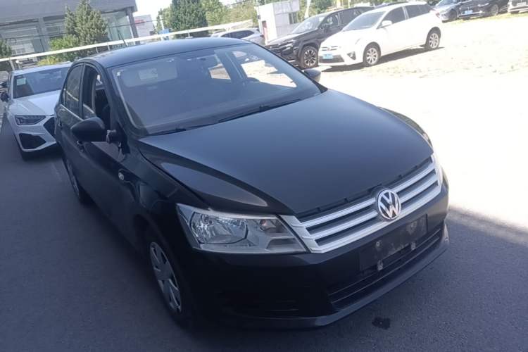 Used Volkswagen Santana 2015 1.6L Manual Fashion Edition Front Right 45 Deg