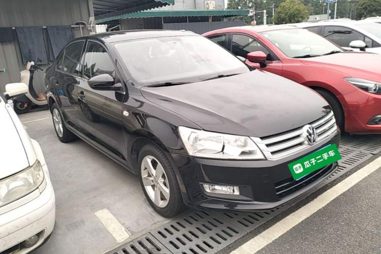 Used Volkswagen Santana 2015 1.6L Manual Comfort Edition Front Right 45 Deg