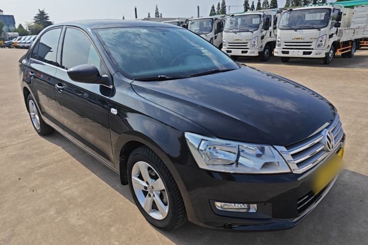Used Volkswagen Santana 2015 1.6L Automatic Comfort Edition Front Right 45 Deg