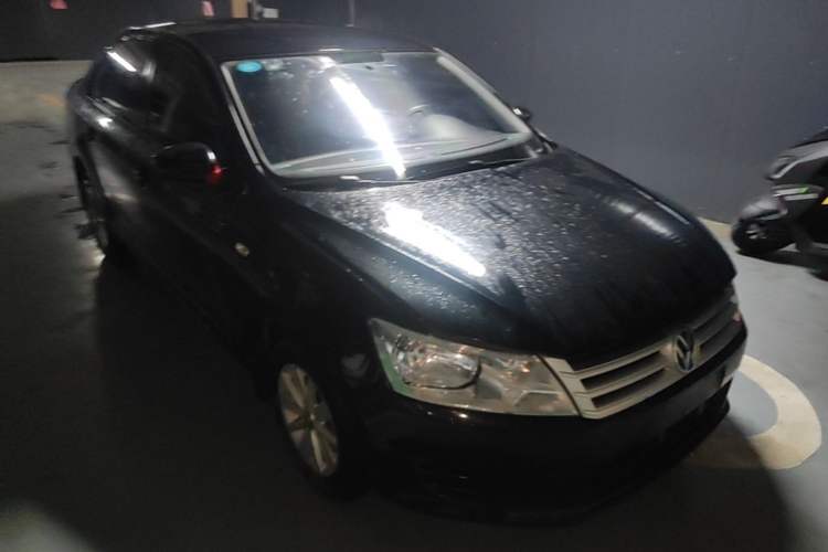 Used Volkswagen Santana 2015 1.6L Automatic Fashion Edition Front Right 45 Deg