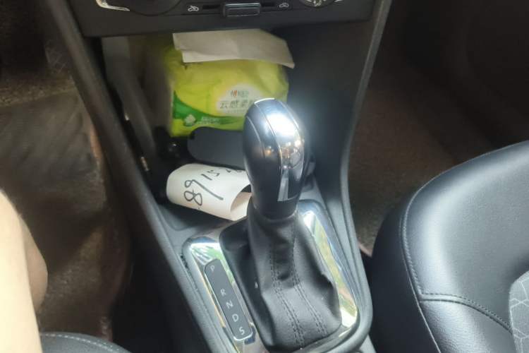Used Volkswagen Santana 2015 1.6L Automatic Comfort Edition Gear Lever